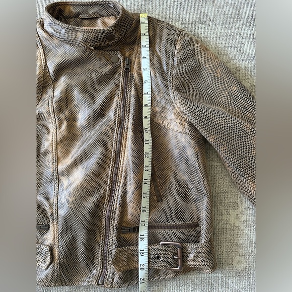 FP We the Free Fenix Vegan Snakeskin Jacket Womens Size Medium Snake Skin Print - Picture 9 of 11